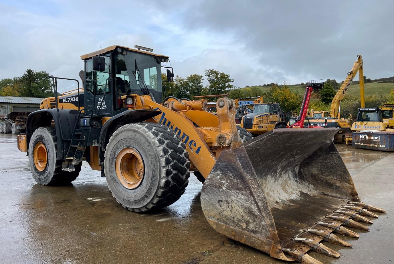 Hyundai 770-9 Loading Shovel